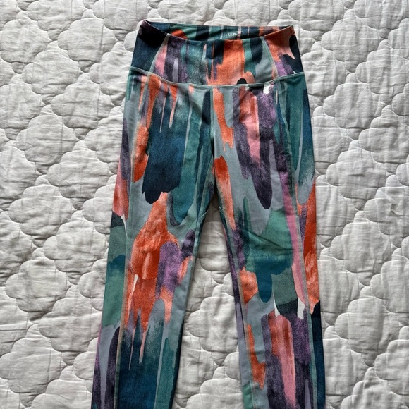 L.L.Bean Everyday Performance 7/8 Pocket Tights Watercolor Paint Brush Small - Picture 4 of 13